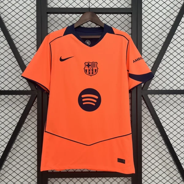 img_3948-821de6797147e87def17559056485794-1024-1024 Camisa Barcelona Third Versão Torcedor 2025/2026 - Nike - Edição Total 90 - Laranja - Imagem 1