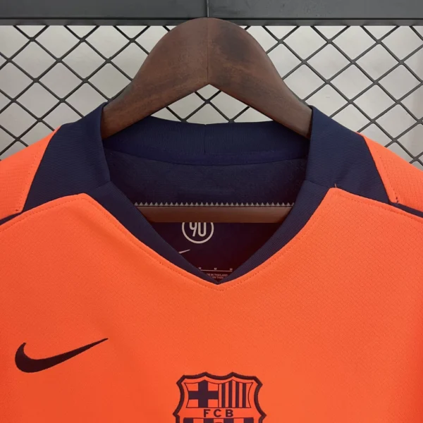 img_3952-c5a2feb6c370bea27517559056529685-1024-1024 Camisa Barcelona Third Versão Torcedor 2025/2026 - Nike - Edição Total 90 - Laranja - Imagem 2