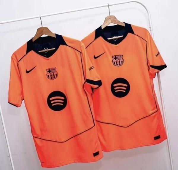 img_4372-1cee9ba12de8c8b28617560684741289-1024-1024 Camisa Barcelona Third Versão Torcedor 2025/2026 - Nike - Edição Total 90 - Laranja - Imagem 7