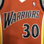 Camiseta Regata NBA Golden State Warriors 30 Stephen Curry Mitchell & Ness Vermelha 2009/10 - Imagem 2