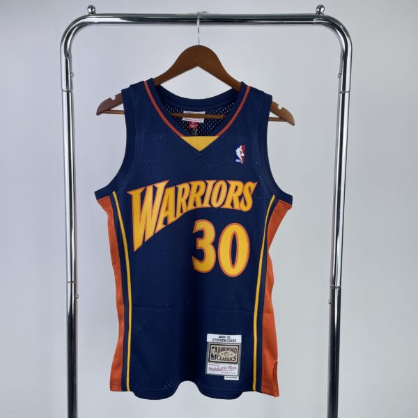 Camiseta Regata NBA Golden State Warriors 30 Stephen Curry Mitchell & Ness Azul Marinho 2009/10 - Imagem 1