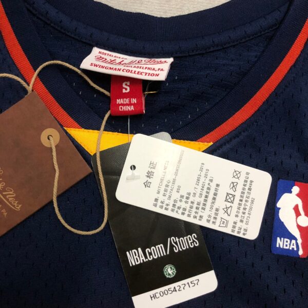Camiseta Regata NBA Golden State Warriors 30 Stephen Curry Mitchell & Ness Azul Marinho 2009/10 - Imagem 9