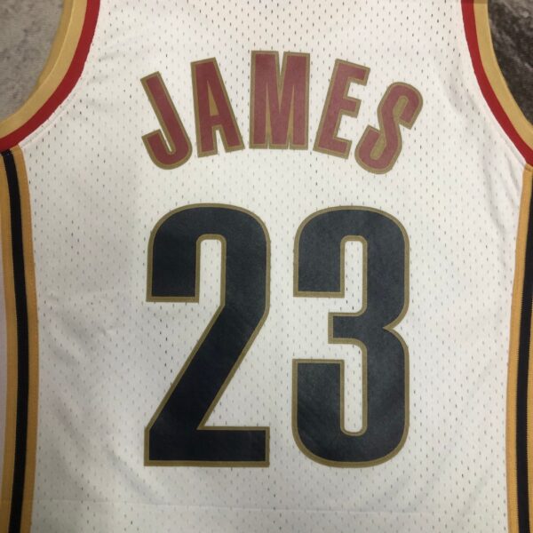 0c158dce Camiseta Regata NBA Cleveland Cavaliers 23 Lebron James Mitchell & Ness Branca 2003/04 - Imagem 13