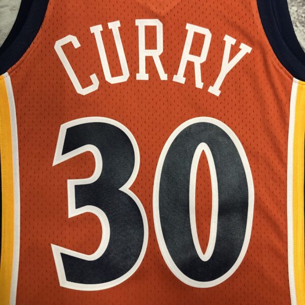 173cccae Camiseta Regata NBA Golden State Warriors 30 Stephen Curry Mitchell & Ness Vermelha 2009/10 - Imagem 12