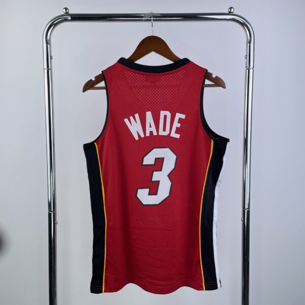 Camiseta Regata NBA Miami Heat Dwyane 3 Wade Mitchell & Ness Vermelha 2005/06 - Imagem 7