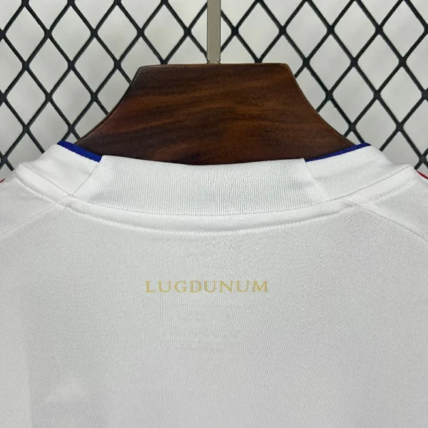 2025072916445817-ef2567e441966669f417538856243789-1024-1024 Camisa Olympique Lyonnais Home Versão Torcedor 2025/26 Branca Adidas - Imagem 5