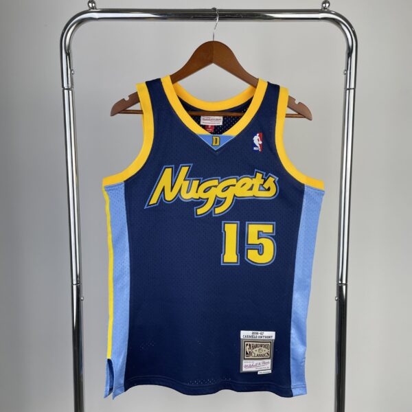 2115439c Camiseta Regata NBA Denver Nuggets 15 Carmelo Anthony Mitchell & Ness Azul 2006/07 - Imagem 1