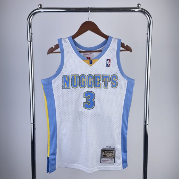 3cc63c5d Camiseta Regata NBA Denver Nuggets 3 Allen Iverson Mitchell & Ness Branca 2006/07 - Imagem 1