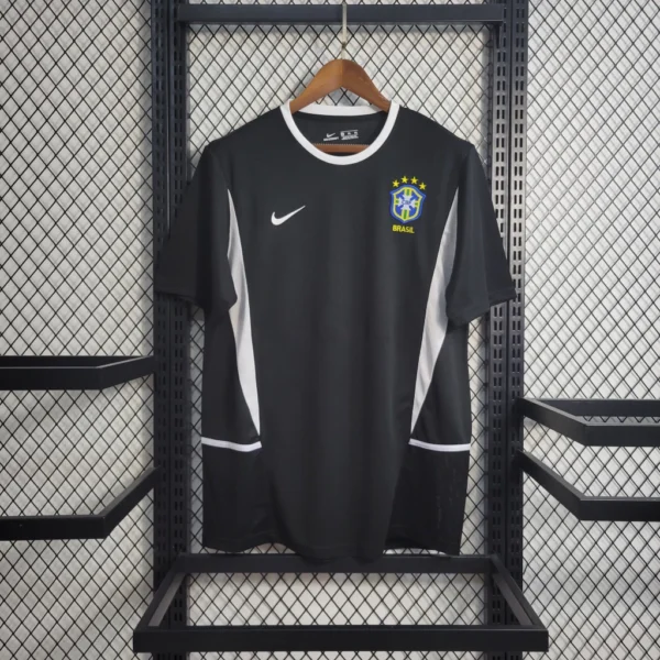 4055f21f-fadd2bcf27327c3d8917365297703717-1024-1024 Camisa Retrô Clássica Seleção Brasileira Brasil Goleiro – Nike – Preta – 2002 - Imagem 1