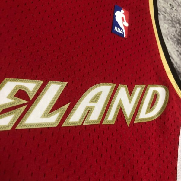 41a725d8 Camiseta Regata NBA Cleveland Cavaliers 23 Lebron James Mitchell & Ness Vermelha 2003/04 - Imagem 5