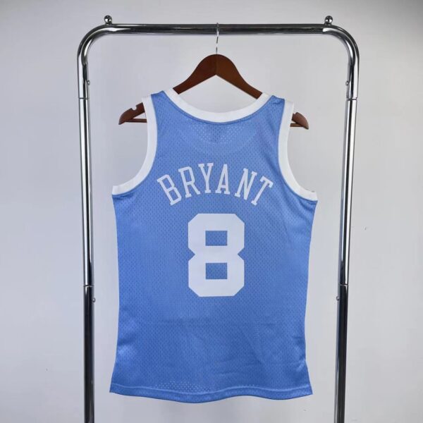 44f6dff4 Camiseta Regata NBA Los Angeles Lakers 8 Kobe Bryant Mitchell & Ness Powder Blue Hardwood 2004/05 - Imagem 6