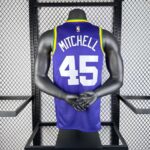 Camiseta Regata NBA Utah Jazz 45 Donovan Mitchell Classic Edition Roxo 2024/25 Nike - Imagem 2
