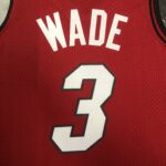 Camiseta Regata NBA Miami Heat Dwyane 3 Wade Mitchell & Ness Vermelha 2005/06 - Imagem 8