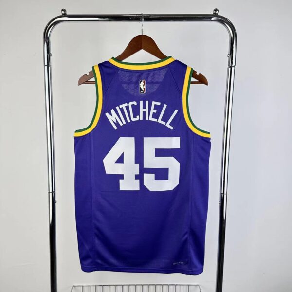 7f98bd0b Camiseta Regata NBA Utah Jazz 45 Donovan Mitchell Classic Edition Roxo 2024/25 Nike - Imagem 11