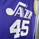 Camiseta Regata NBA Utah Jazz 45 Donovan Mitchell Classic Edition Roxo 2024/25 Nike - Imagem 3