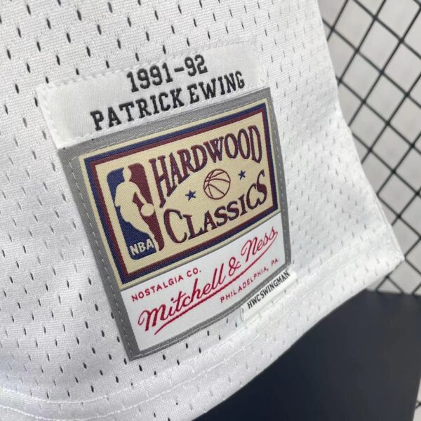Camiseta Regata NBA New York Knicks 33 Patrick Ewing Mitchell & Ness Branca 1991/92 - Imagem 4