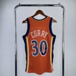 Camiseta Regata NBA Golden State Warriors 30 Stephen Curry Mitchell & Ness Vermelha 2009/10 - Imagem 11