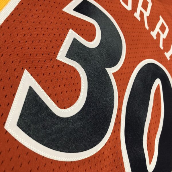 92560e5a Camiseta Regata NBA Golden State Warriors 30 Stephen Curry Mitchell & Ness Vermelha 2009/10 - Imagem 13