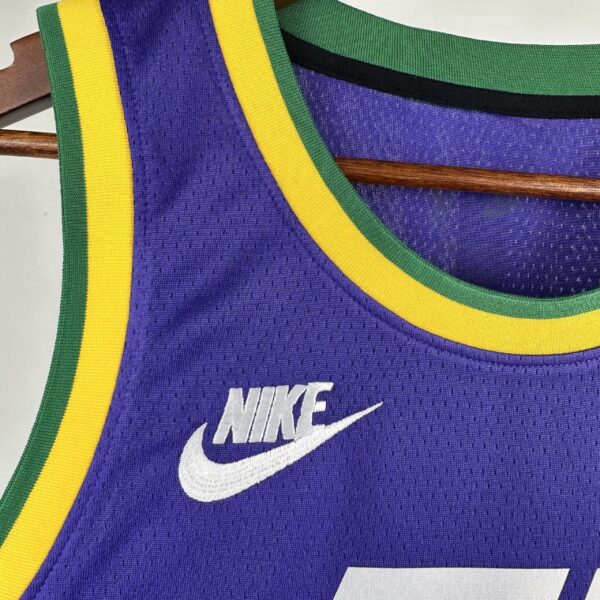 9a099081 Camiseta Regata NBA Utah Jazz 45 Donovan Mitchell Classic Edition Roxo 2024/25 Nike - Imagem 4