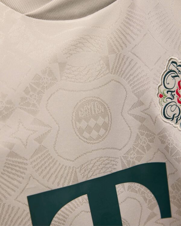 Camisa-Oktoberfest-Bayern-de-Munique-2025-adidas-2 Camisa Bayern Munique Oktoberfest Versão Torcedor 25/2026 Adidas Off-White - Imagem 4