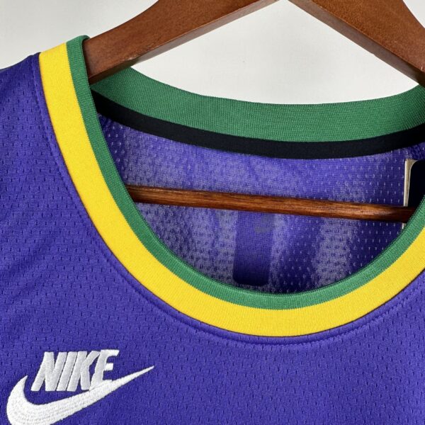a1b030b4 Camiseta Regata NBA Utah Jazz 45 Donovan Mitchell Classic Edition Roxo 2024/25 Nike - Imagem 5