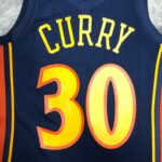 Camiseta Regata NBA Golden State Warriors 30 Stephen Curry Mitchell & Ness Azul Marinho 2009/10 - Imagem 14