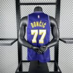 Camiseta Regata NBA Los Angeles Lakers Statement Edition Roxa 2025 Jordan - Imagem 10