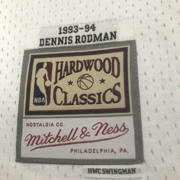 afe1b2db Camiseta Regata NBA San Antonio Spurs 10 Dennis Rodman Mitchell & Ness Branca 1993/94 - Imagem 9