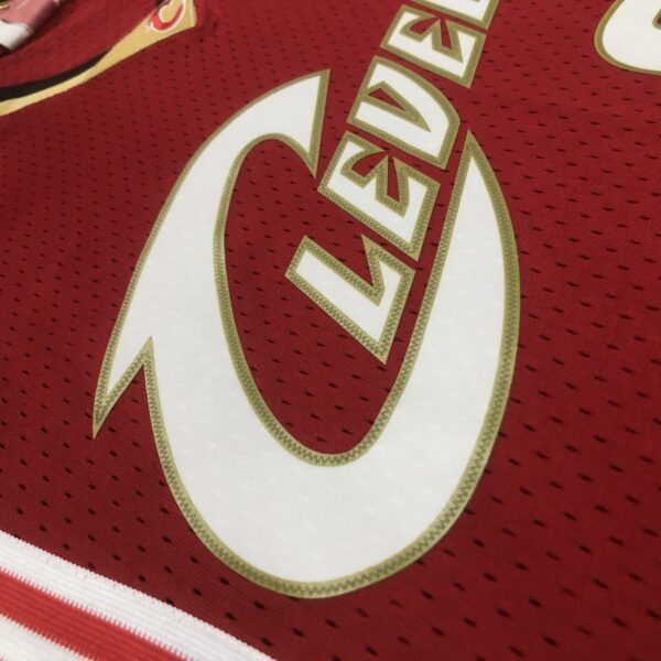 b36df592 Camiseta Regata NBA Cleveland Cavaliers 23 Lebron James Mitchell & Ness Vermelha 2003/04 - Imagem 4
