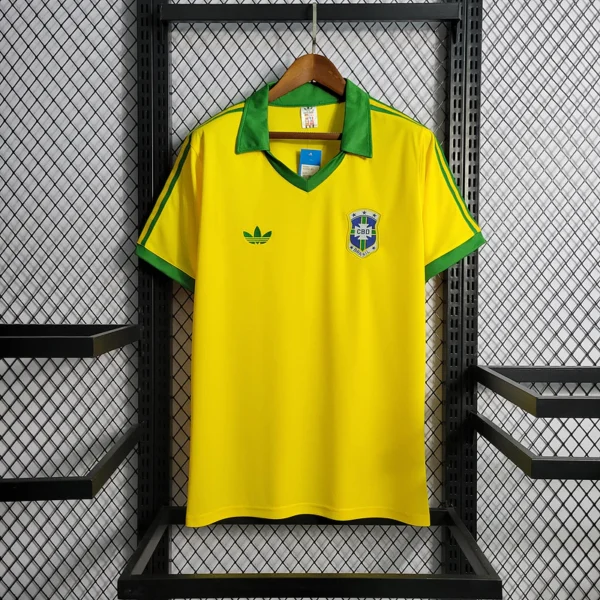 big_2_23e4a677-7edb-4b3e-ac8d-9aba615c4725_1024x Camisa Retrô Clássica Seleção Brasileira Home - Brasil Amarela – 1979/80 Adidas - Imagem 1