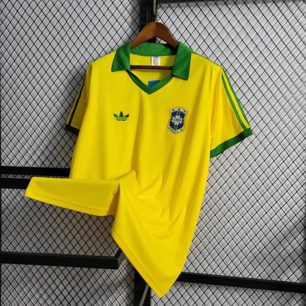 big_3_3474eb26-00b9-4f82-9b7d-b1ddb2e3d367_1024x Camisa Retrô Clássica Seleção Brasileira Home - Brasil Amarela – 1979/80 Adidas - Imagem 2