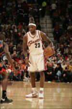 Camiseta Regata NBA Cleveland Cavaliers 23 Lebron James Mitchell & Ness Branca 2003/04 - Imagem 17
