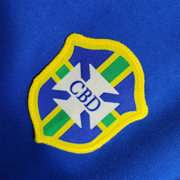 camisa-brasil-1958-away3-c6148ee4d59a688d9017193622911715-1024-1024 Camisa Retrô Clássica Seleção Brasileira Away - Brasil Azul – 1958 - Imagem 2