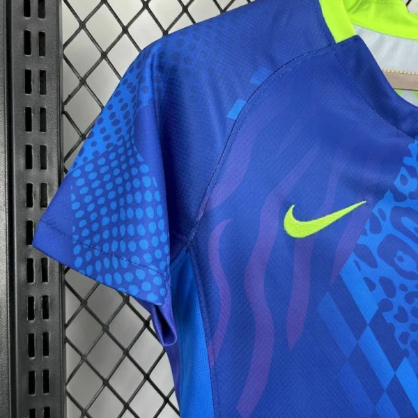 camisa-do-brasil-feminina-azul-away3-f837cf707e6b4c338817459586734980-1024-1024 Camisa Brasil Seleção Brasileira Away Versão Torcedor Feminina Azul 25/2026 Nike - Imagem 2