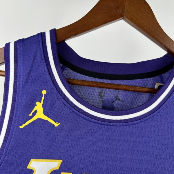 Camiseta Regata NBA Los Angeles Lakers Statement Edition Roxa 2025 Jordan - Imagem 3