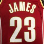 Camiseta Regata NBA Cleveland Cavaliers 23 Lebron James Mitchell & Ness Vermelha 2003/04 - Imagem 13