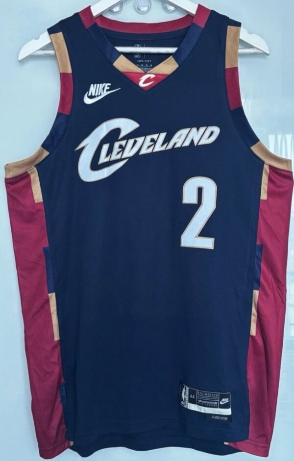 cleveland-cavaliers-2025-26-classic-jersey Camiseta Regata Basquete NBA Cleveland Cavaliers Classic Edition Azul 25/2026 Nike - Imagem 1