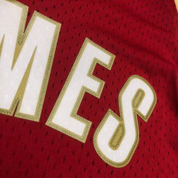 d92db0f7 Camiseta Regata NBA Cleveland Cavaliers 23 Lebron James Mitchell & Ness Vermelha 2003/04 - Imagem 17