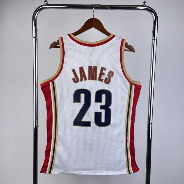 dacb865d Camiseta Regata NBA Cleveland Cavaliers 23 Lebron James Mitchell & Ness Branca 2003/04 - Imagem 12