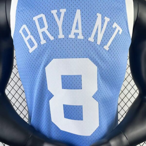 e0b223a2 Camiseta Regata NBA Los Angeles Lakers 8 Kobe Bryant Mitchell & Ness Powder Blue Hardwood 2004/05 - Imagem 7