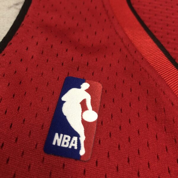 Camiseta Regata NBA Miami Heat Dwyane 3 Wade Mitchell & Ness Vermelha 2005/06 - Imagem 5