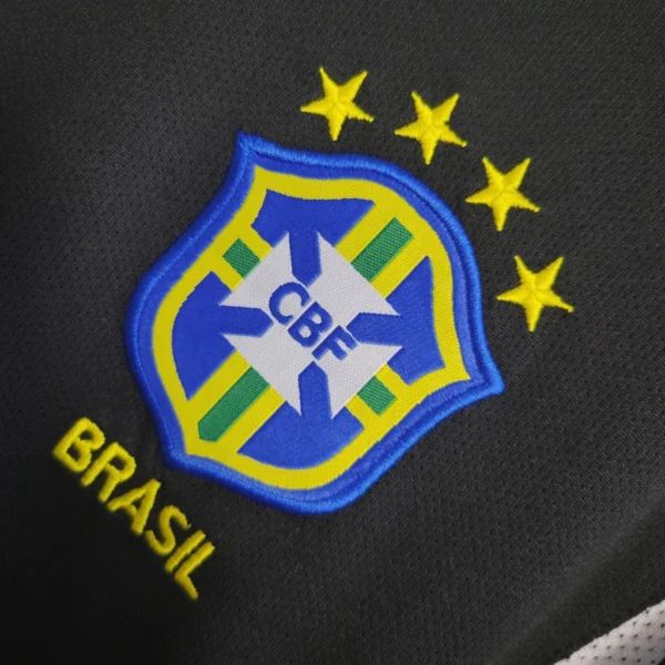 f00a88cf-aa96257b07d4b933b717365297705267-1024-1024 Camisa Retrô Clássica Seleção Brasileira Brasil Goleiro – Nike – Preta – 2002 - Imagem 3