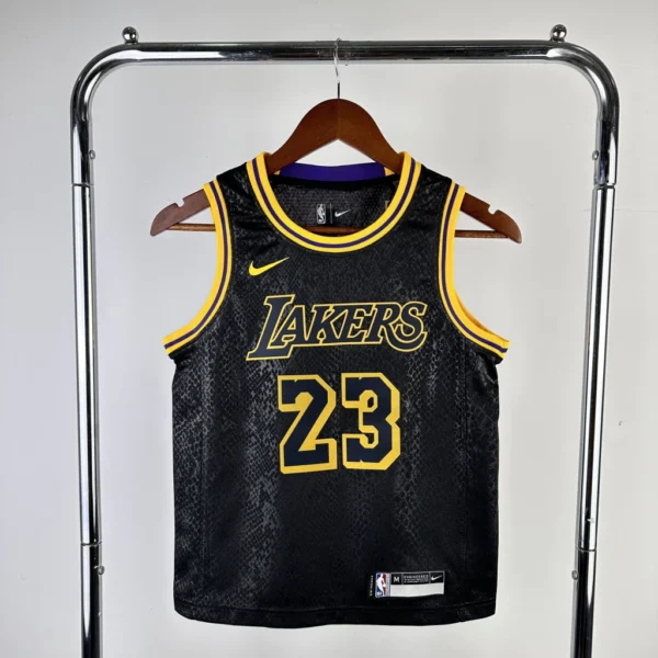 Camiseta Regata Basquete NBA Los Angeles Lakers Preta Mamba Negra - Black Mamba - Edição Especial Nike - Imagem 16