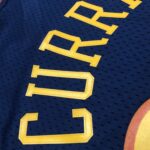 Camiseta Regata NBA Golden State Warriors 30 Stephen Curry Mitchell & Ness Azul Marinho 2009/10 - Imagem 17