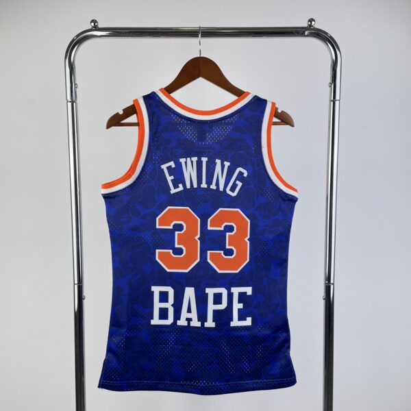 05c9861f Camiseta Regata NBA New York Knicks BAPE 33 Patrick Ewing Mitchell & Ness Azul 1991/92 - Imagem 2