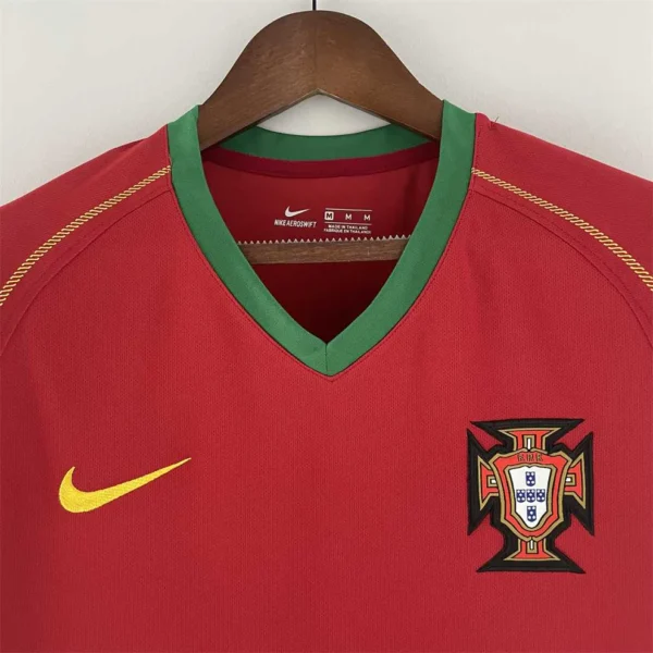 Camisa Retrô Clássica Seleção Portugal Home 2006 Vermelha Nike - Imagem 2
