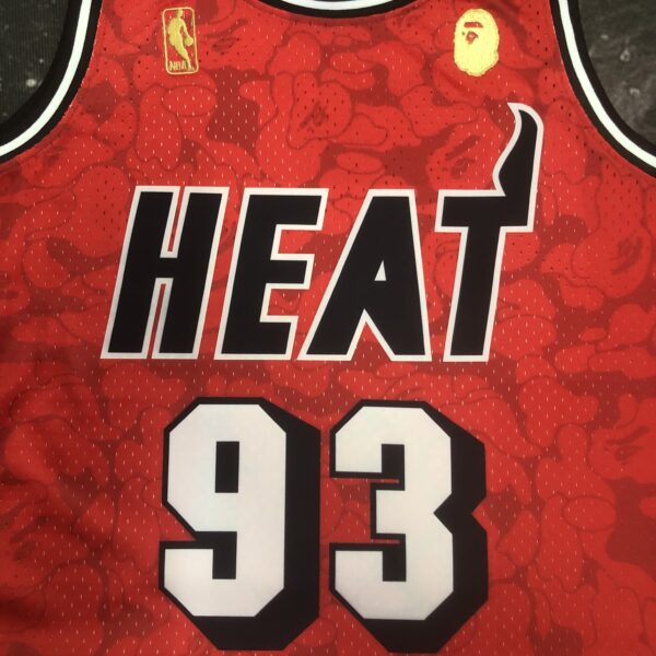 1fa8a5fa Camiseta Regata NBA Miami Heat BAPE Mitchell & Ness Vermelha 1993 - Imagem 2