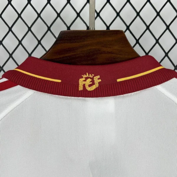 2025063009590031-0534d778cb20d7df3017513023549810-1024-1024 Camisa Retrô Clássica Seleção Espanha Away 1998 Branca Adidas - Imagem 5