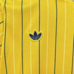 Camisa Leeds United Terrace Icons Unissex 2025 Amarela Adidas - Imagem 4