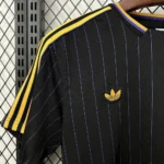 Camisa Manchester United Terrace Icons Unissex 2025 Devil Black Adidas - Imagem 5